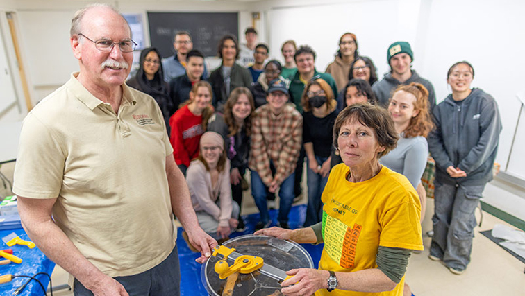 Photo of Course Focuses on the Importance of Bee-Positive Environmental Practices